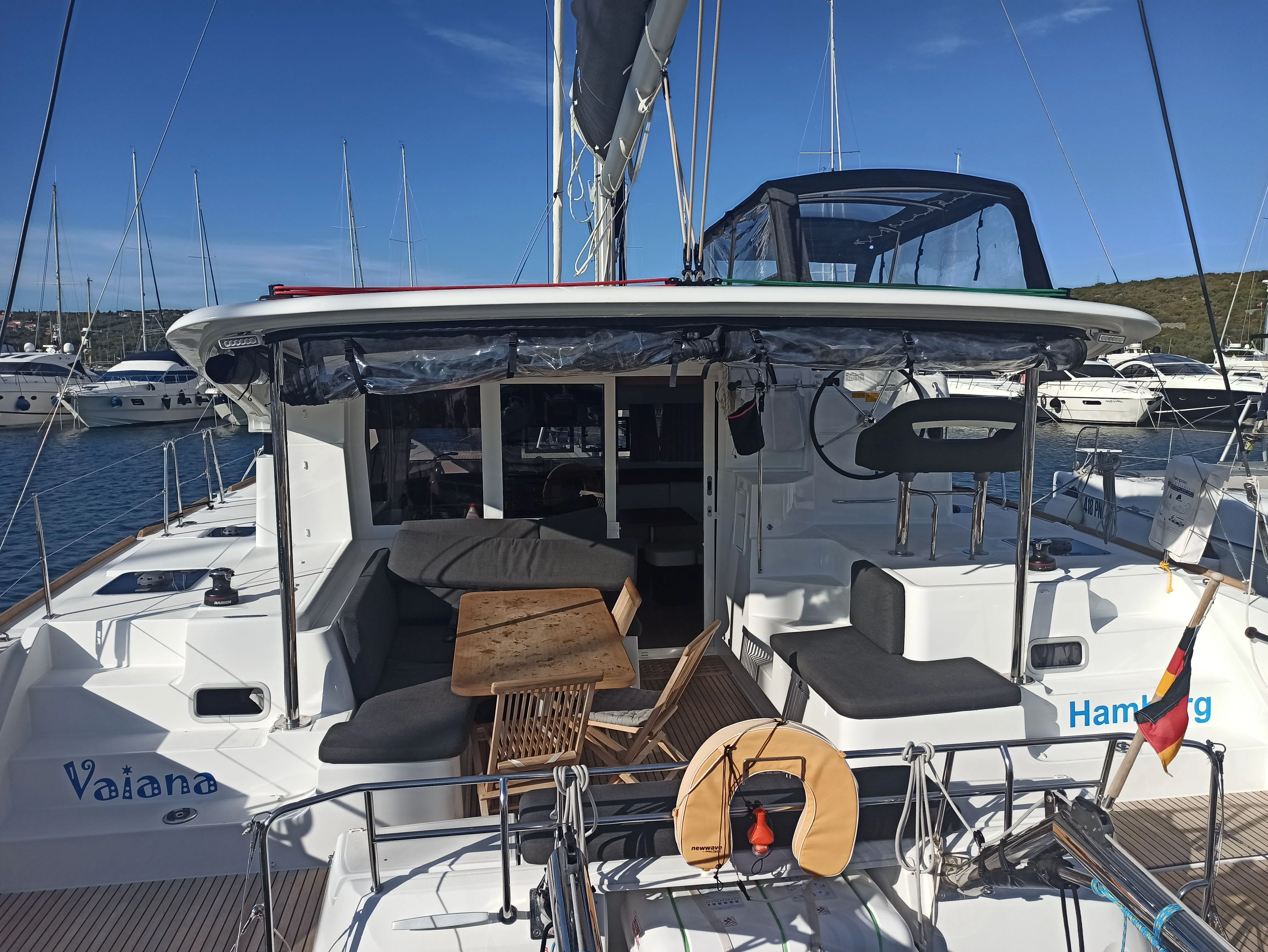 Charter a 11.74m Lagoon 40 Catamaran in Punat