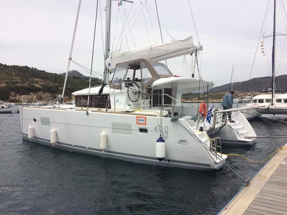 12m Mykonos City Lagoon 400 Hire