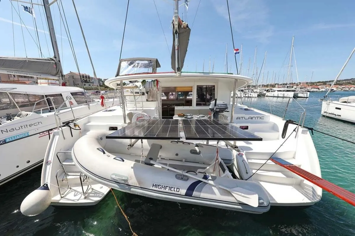 Explore Jezera on a 11.97m Rental Boat