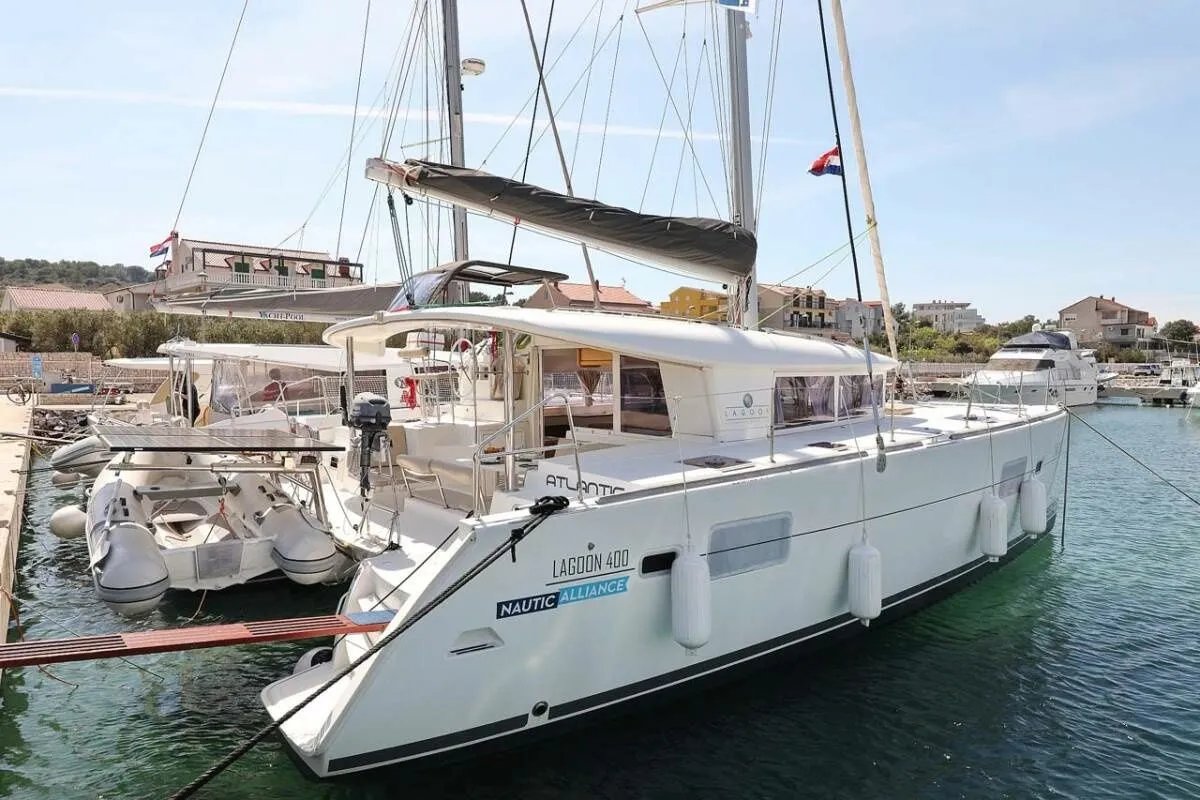 Explore Jezera on a 11.97m Rental Boat