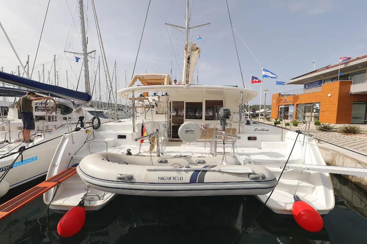 Rent a 11.97m Boat in Pula