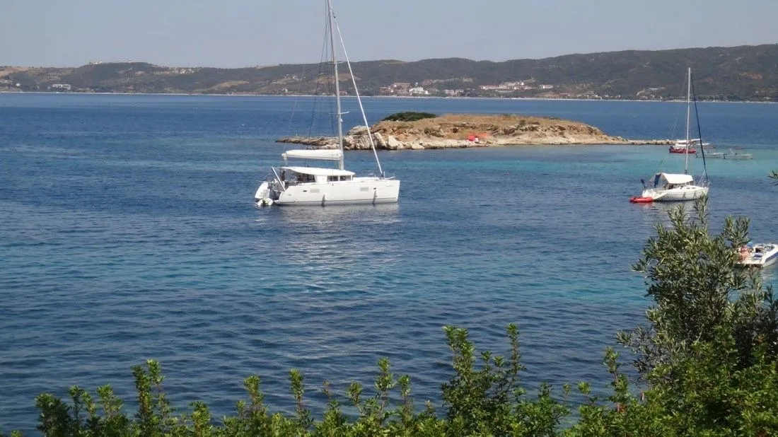 Charter a 11.97m Catamaran in Nikiti