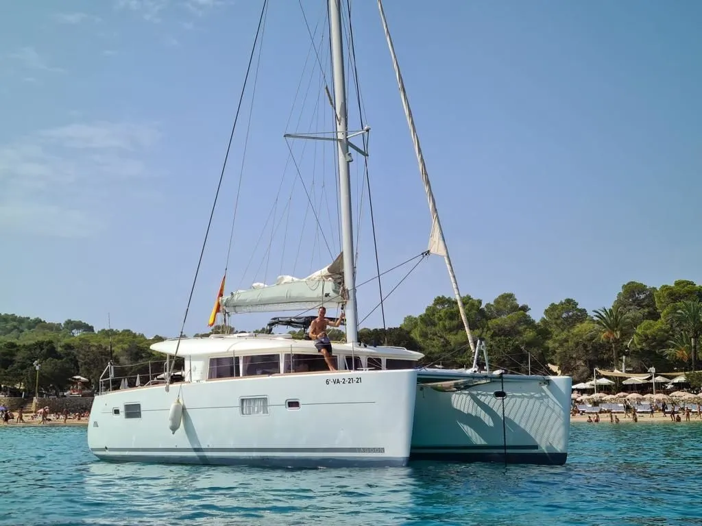 Mia Charter Boat