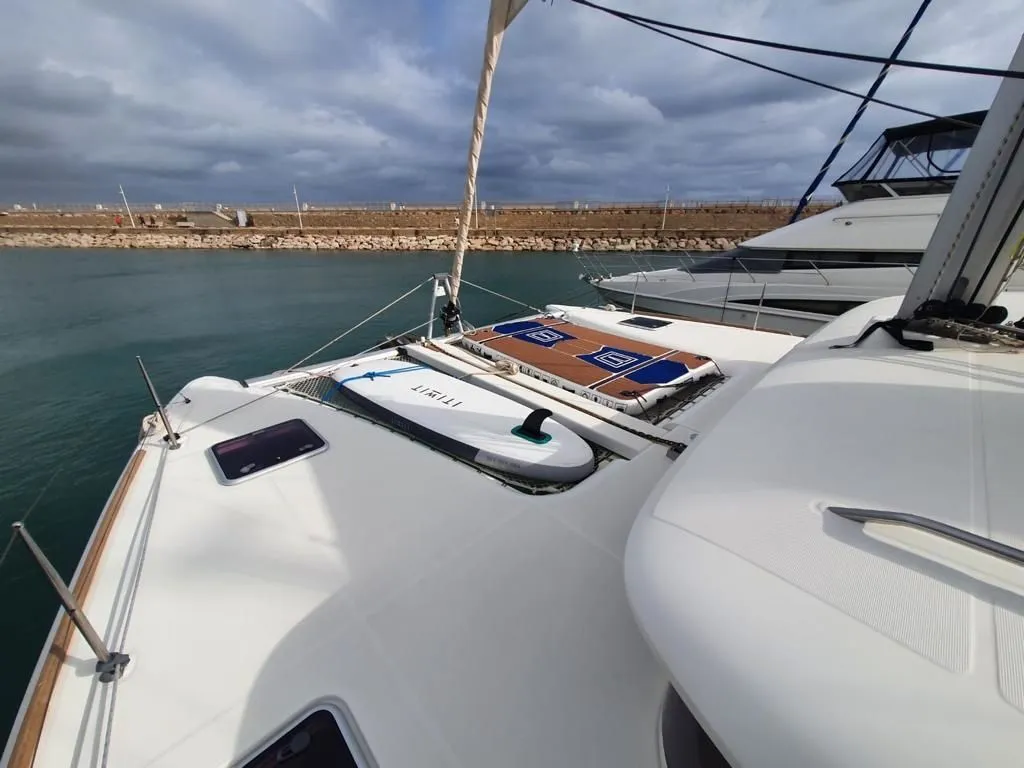 Mia Charter Boat