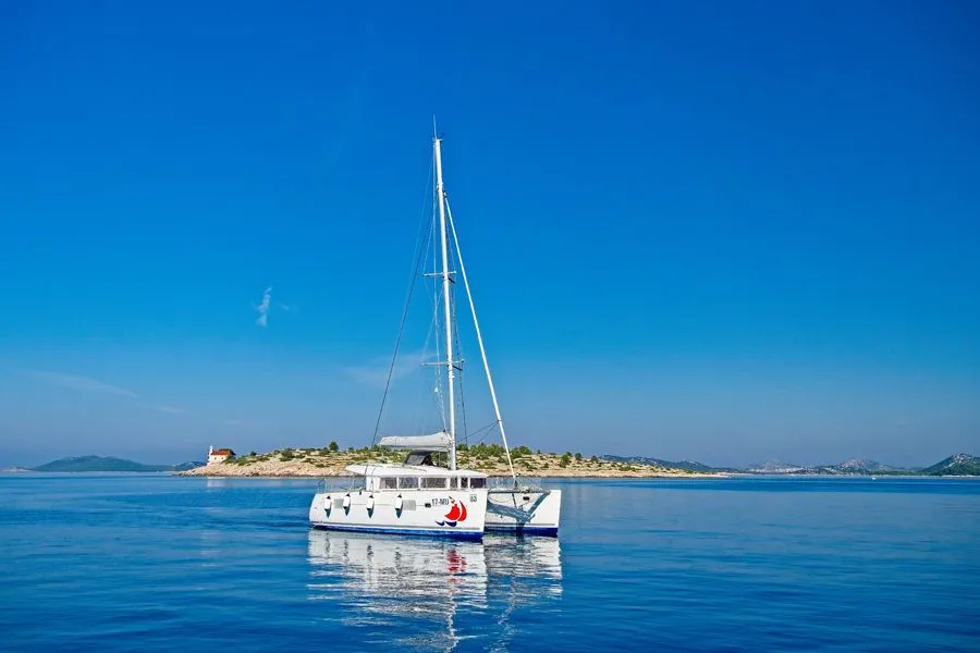 Rent a 11.97m Lagoon 400 in Murter