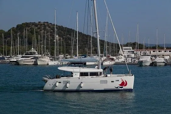 MH 32 Charter Boat