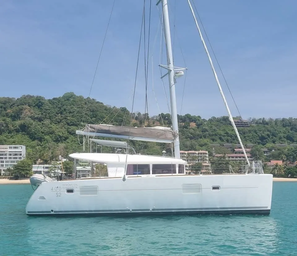 Rent a 12m Boat in Cala Jondal