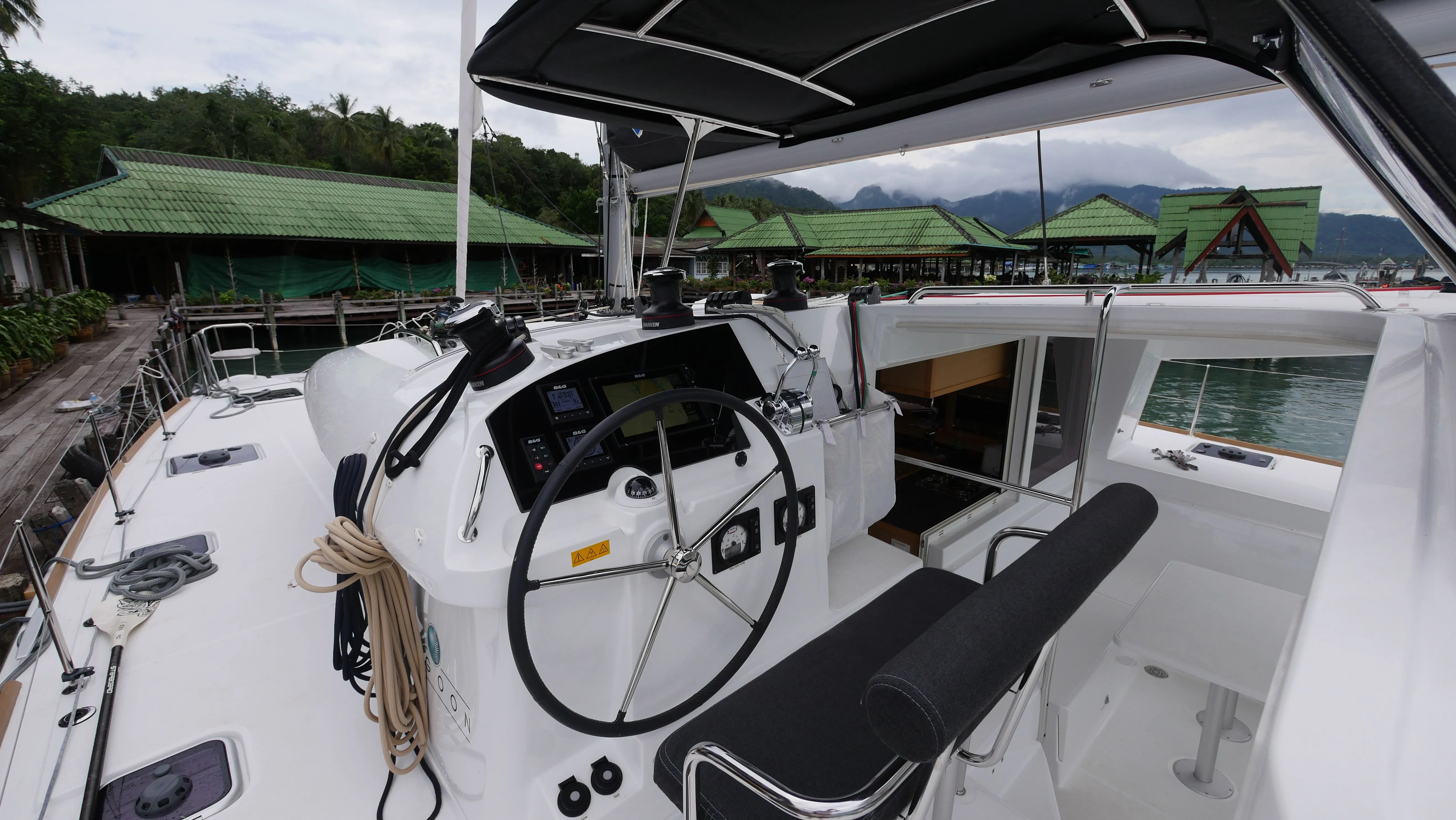 Charter a 11.97m Lagoon 400 S2 Catamaran in Bophut