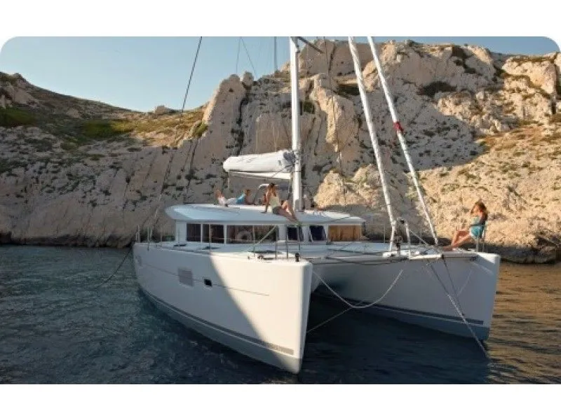 Charter a 11.97m Lagoon 400 S2 Catamaran in Bophut