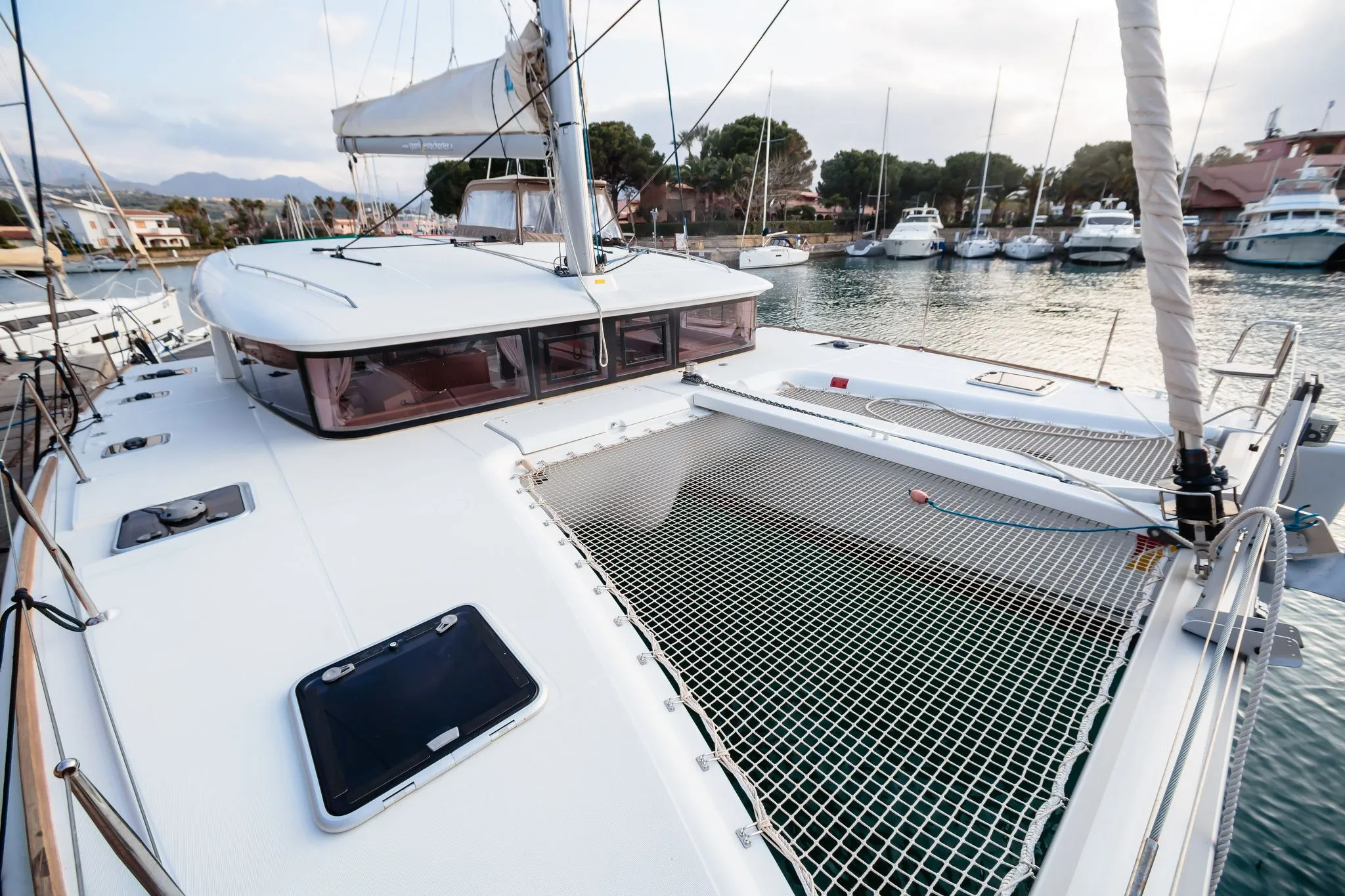 11.97m Anzio Lagoon 400 S2 Hire