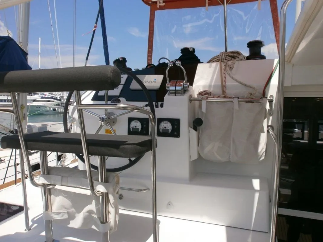 Charter a 12.12m Boat in Salamina