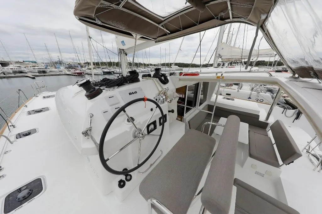 Kinga 5 Charter Boat