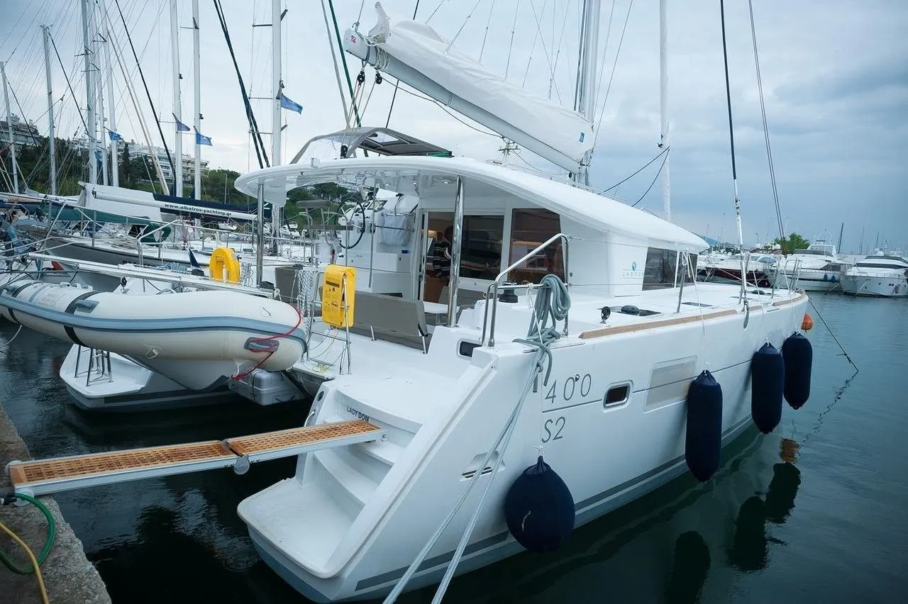 Rent a 11.97m Catamaran in Nikiti