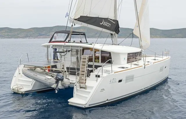 Rent a 11.97m Boat in Lavrion
