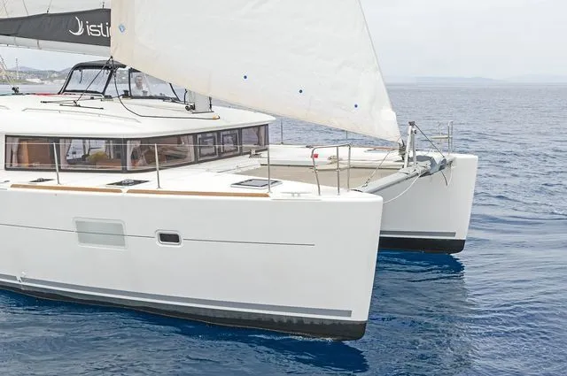 Rent a 11.97m Boat in Lavrion