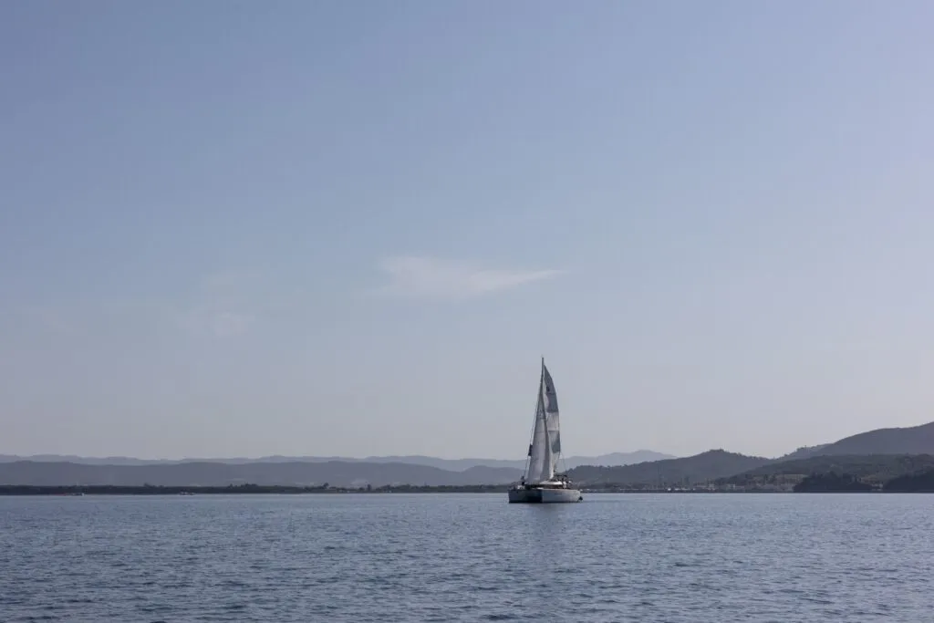 Charter a 11.97m Lagoon 400 S2 in Puntone di Scarlino