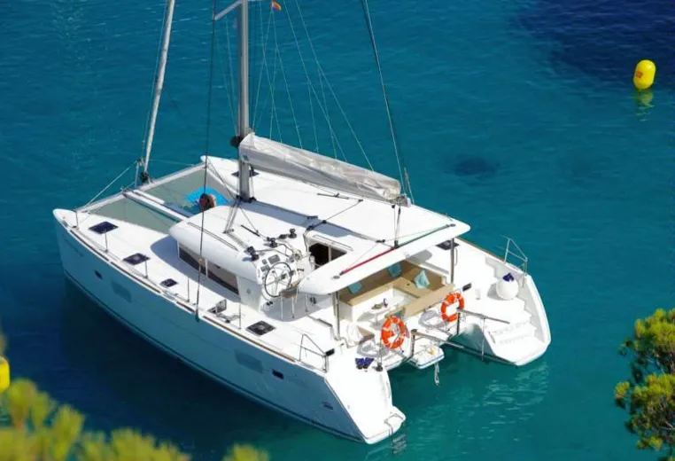 11.74m Los Angeles Catamaran Hire