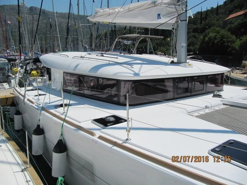 Rent a 11.97m Lagoon 400 S2 Catamaran in Dubrovnik