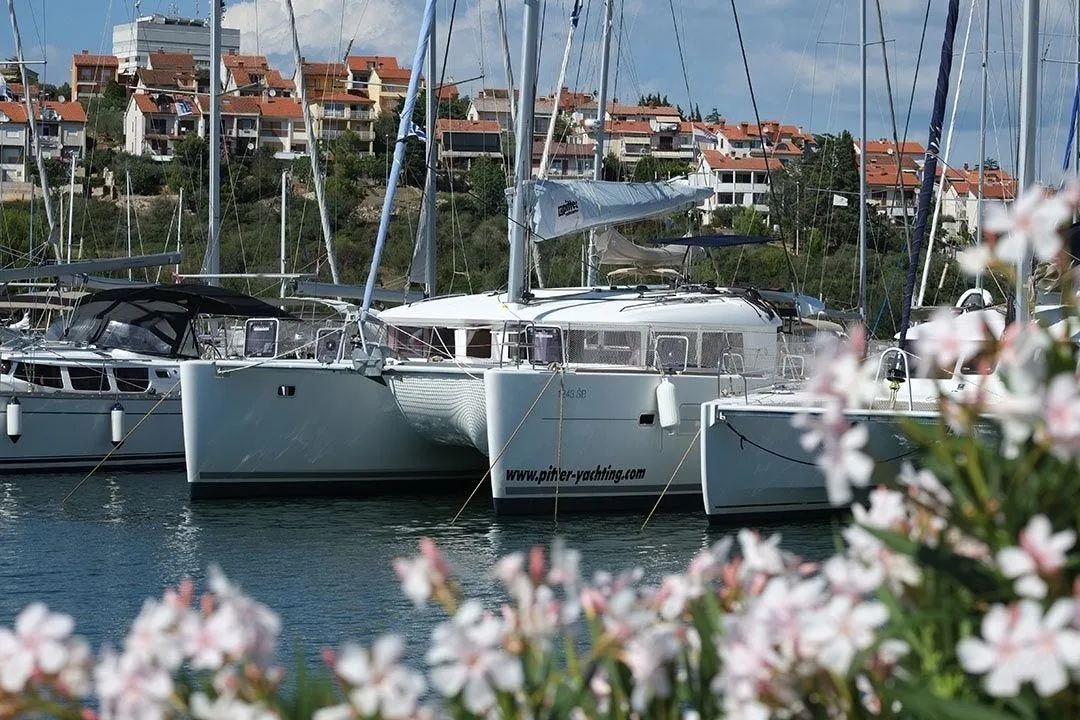 Yolamare Charter Boat