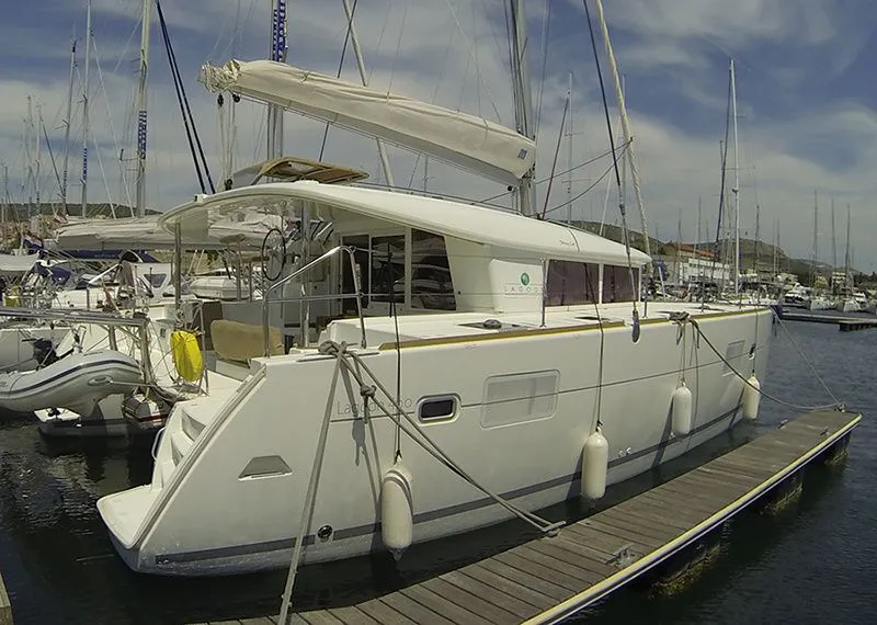 Explore Šibenik on a 11.97m Rental Catamaran