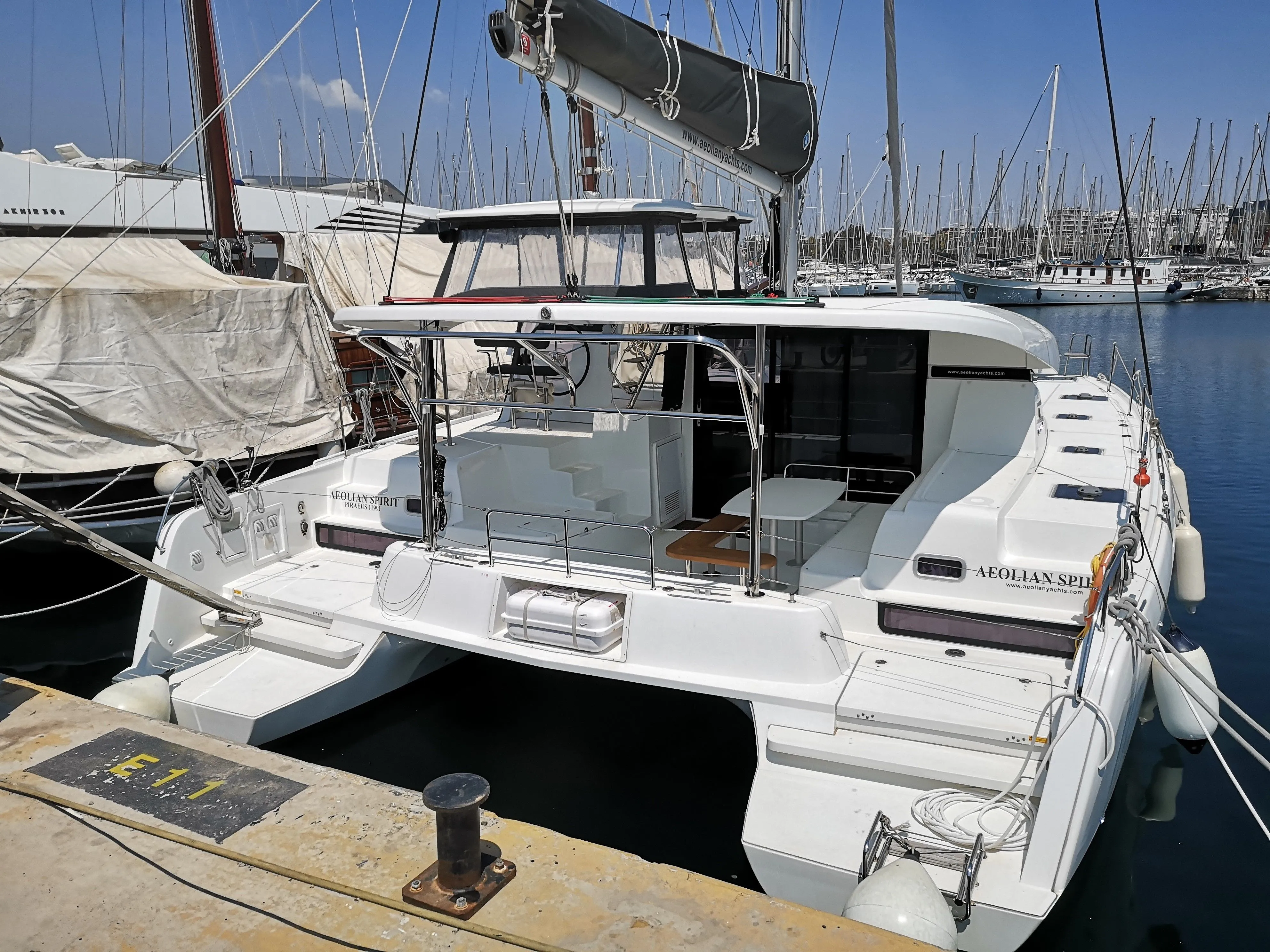 Charter a 12.94m Lagoon 42 Catamaran in Nea Peramos