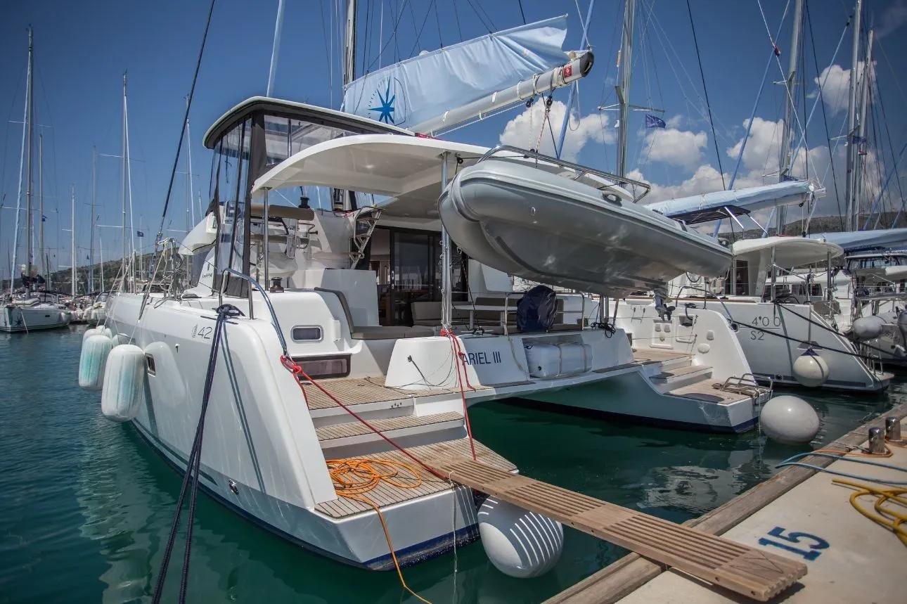 Ariel 3 Charter Boat