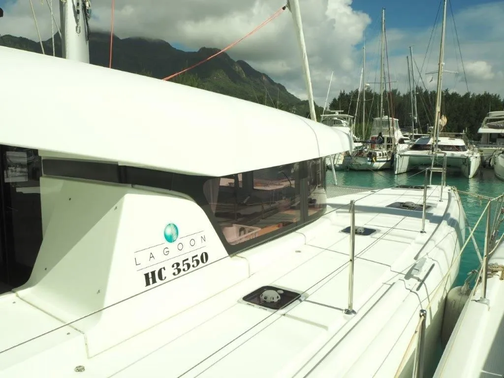 12.8m Eden Island Boat Hire