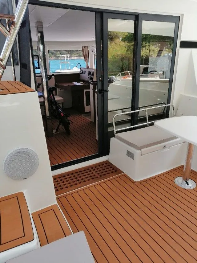 Bolubo Charter Boat