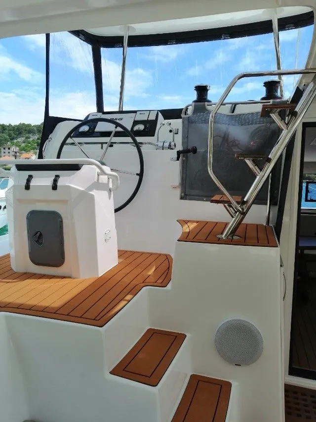 Bolubo Charter Boat