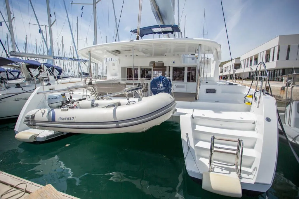 12.8m Elliniko Boat Hire