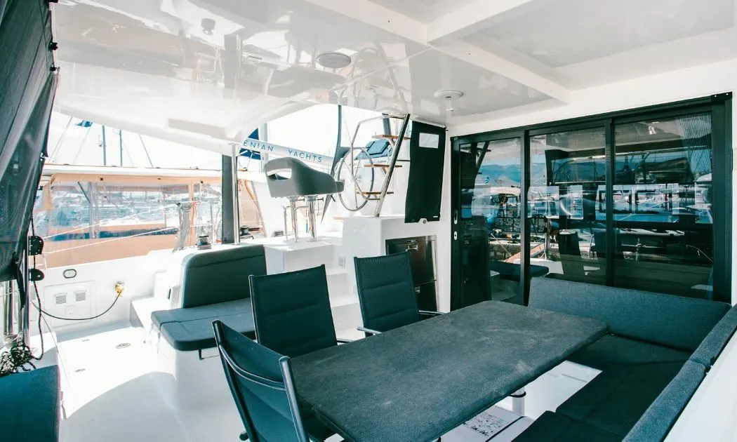 Charter a 12.94m Catamaran Lagoon 42 in Naousa
