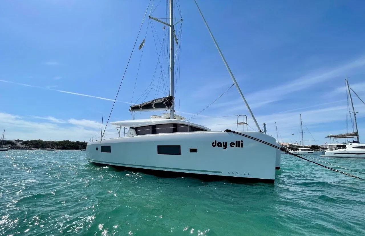 Charter a 12.8m Lagoon 42 in Portocolom