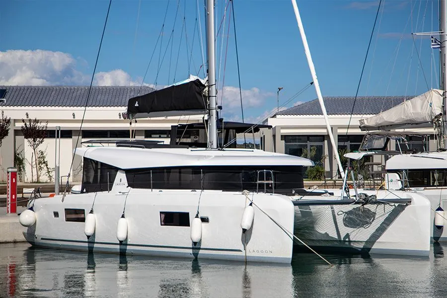 Charter a 12.8m Boat in Preveza