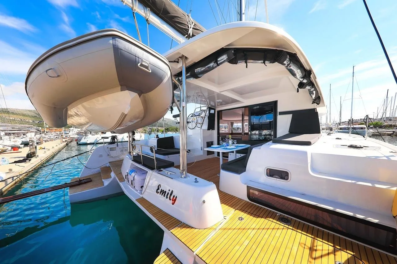Чартер Emily - 3