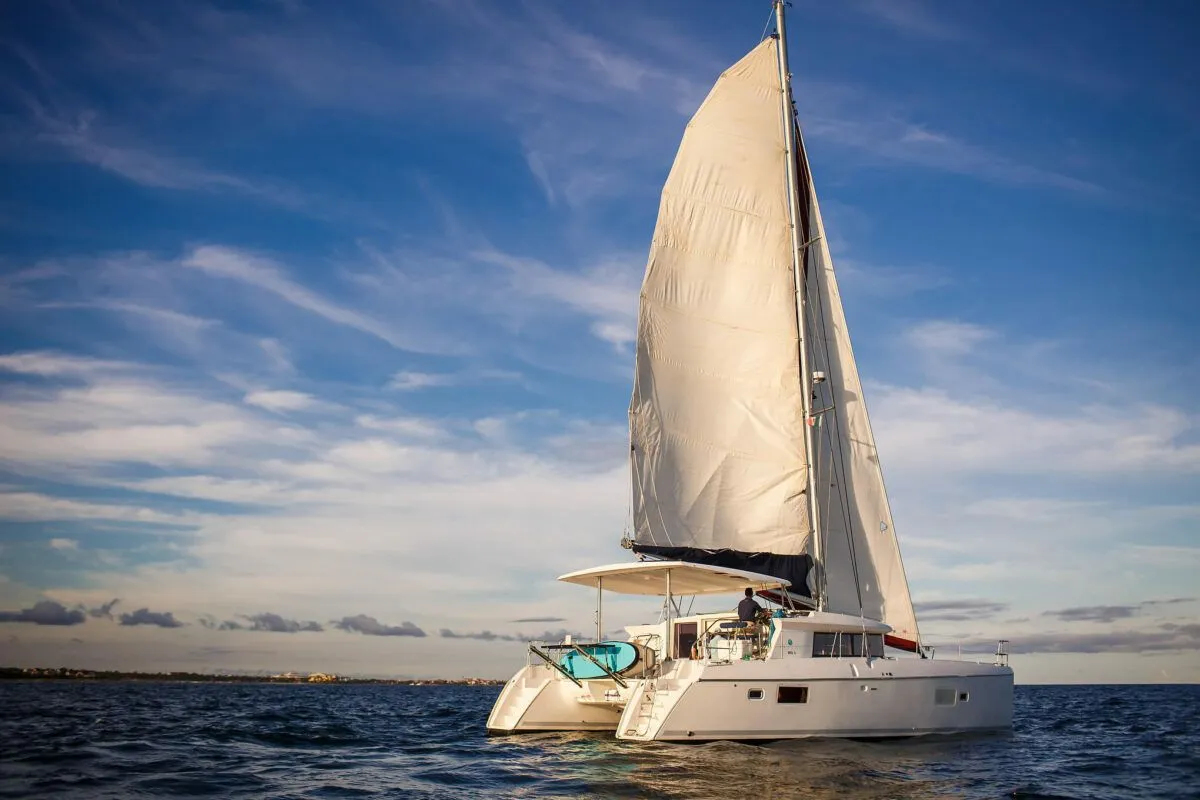 Rent a 12.8m Boat in Puerto Aventuras