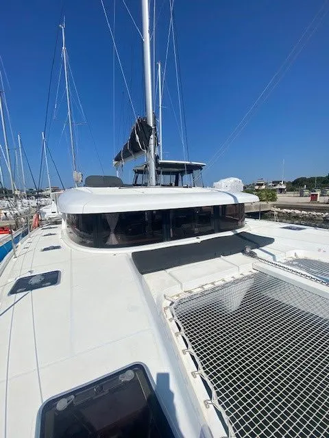 Charter a 12.8m Lagoon 42 in Sukosan