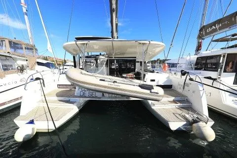 Charter a 12.94m Catamaran in Pula