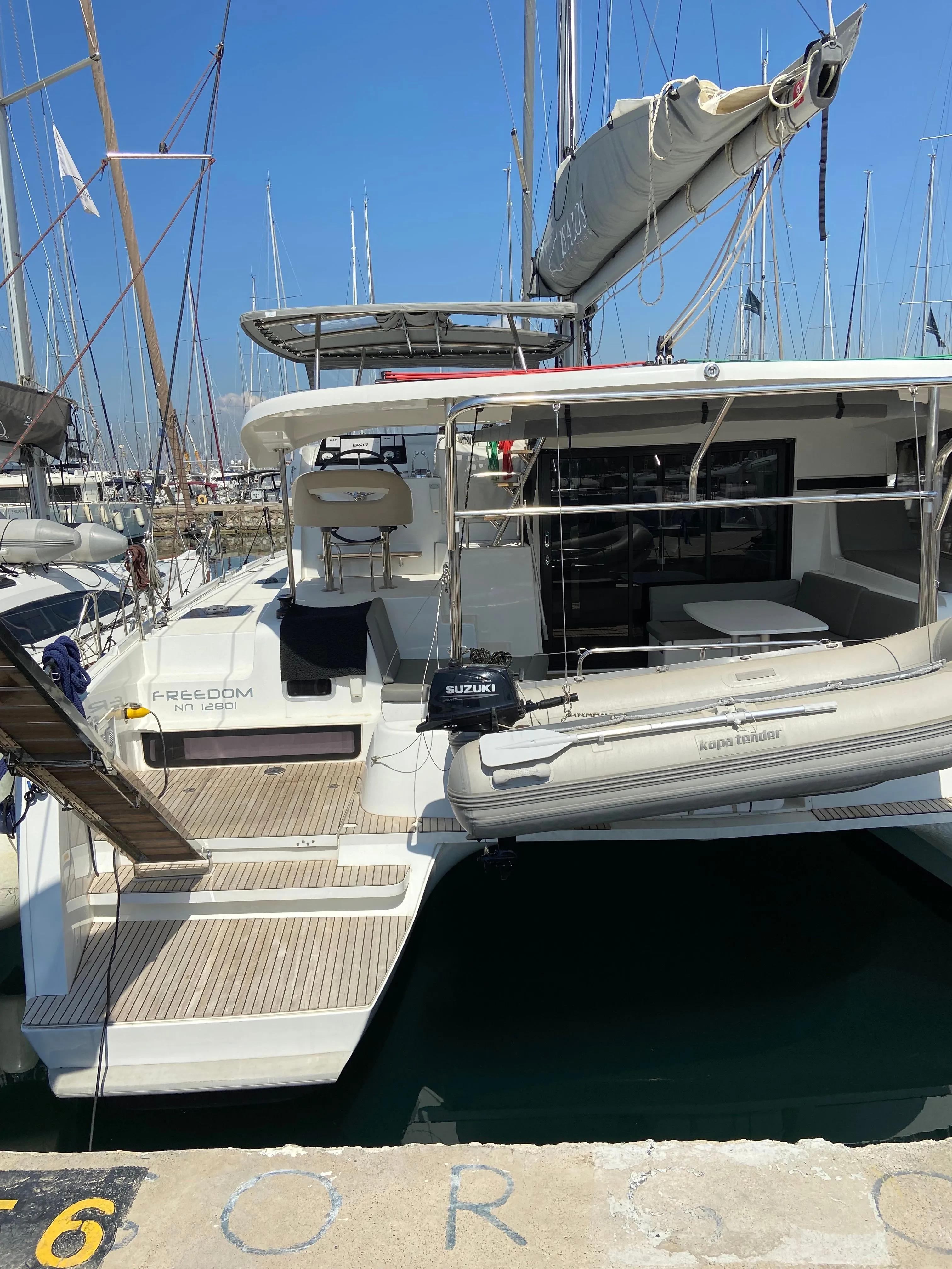 Rent a 12.8m Catamaran Lagoon 42 in Gouvia