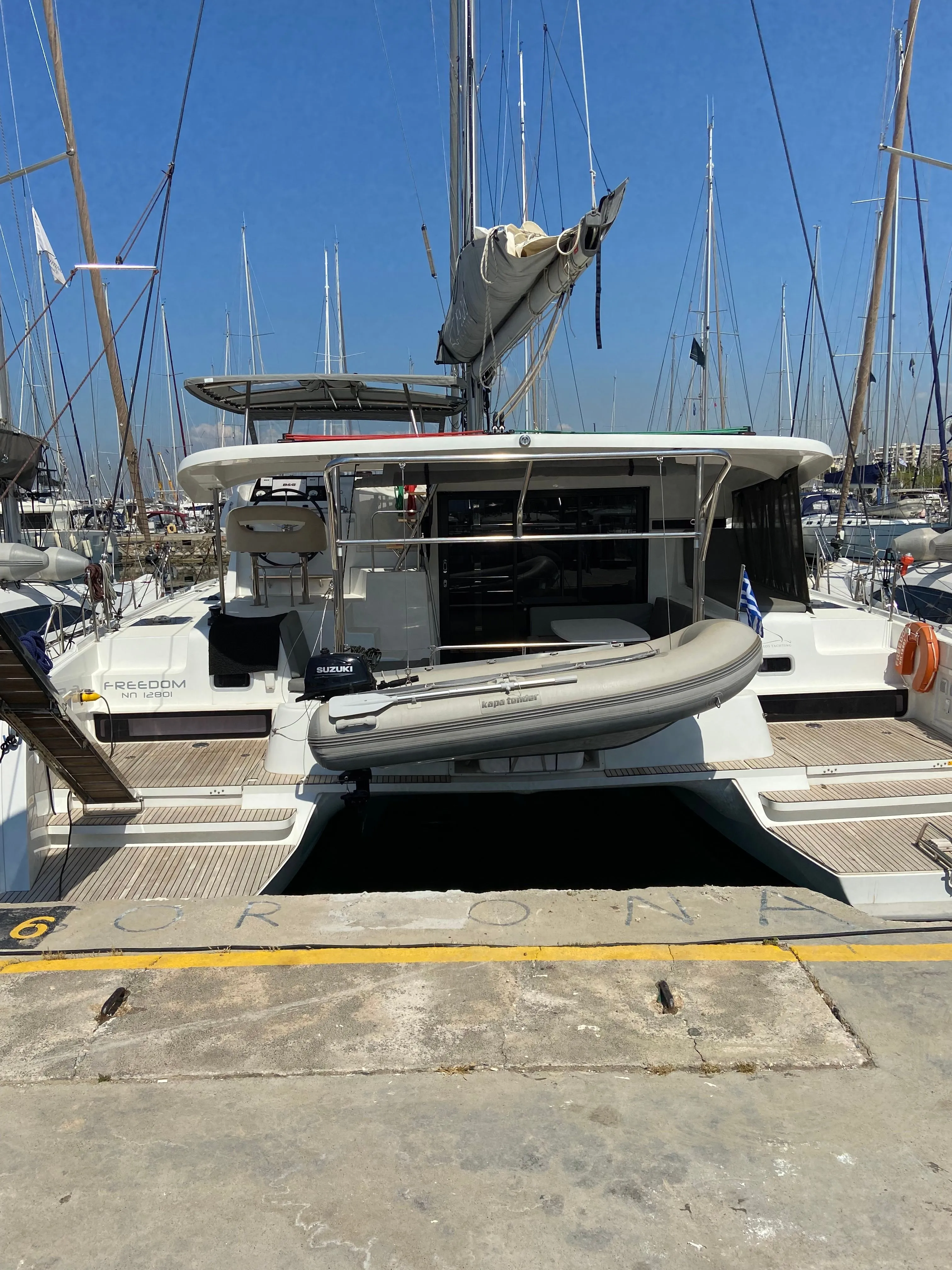 Rent a 12.8m Catamaran Lagoon 42 in Gouvia