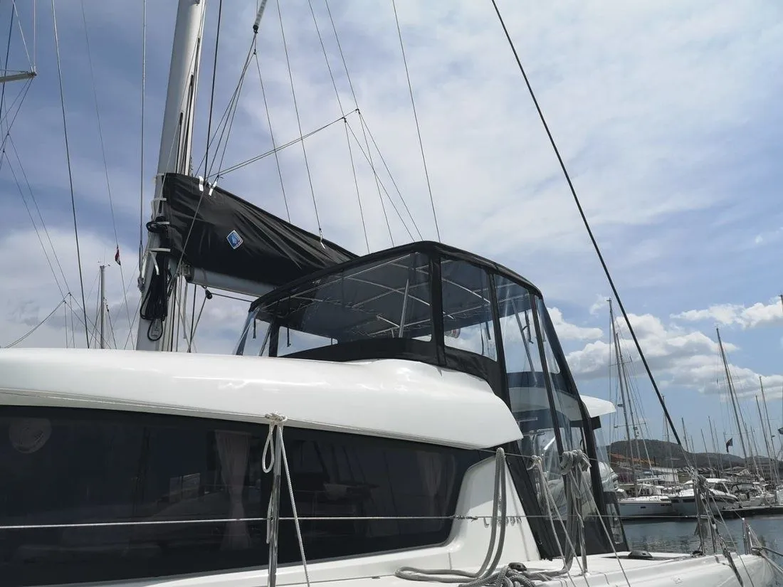 Чартер Futuna Lima - 5