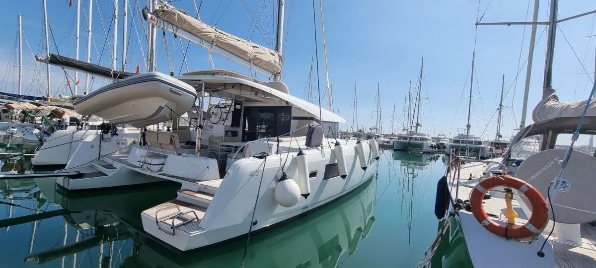 Charter a 12.8m Catamaran in Salerno