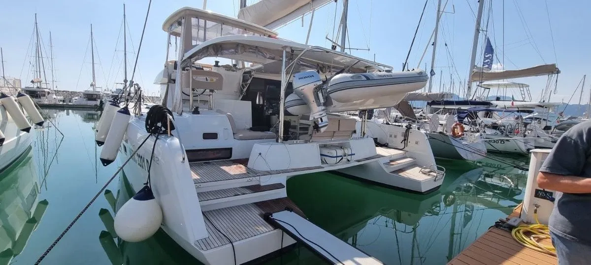 Charter a 12.8m Catamaran in Salerno