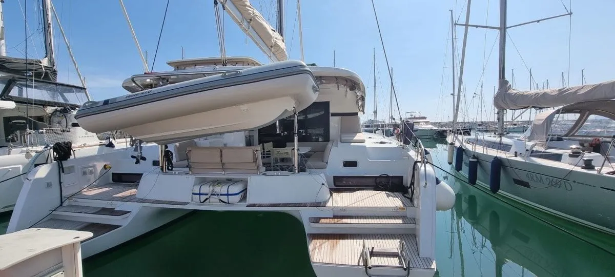 Gamma Leonis Charter Boat