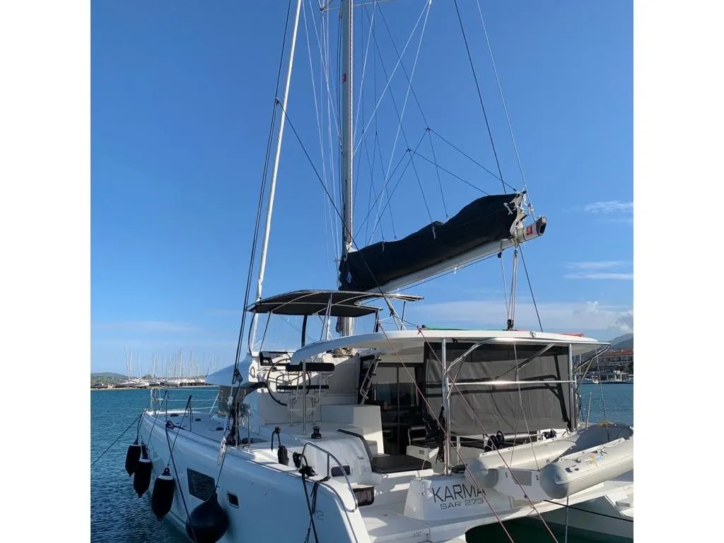 Rent a 12.8m Lagoon 42 in Lefkada