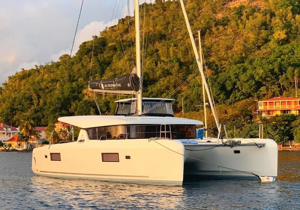 Charter a 12.8m Lagoon 42 Catamaran in Le Marin