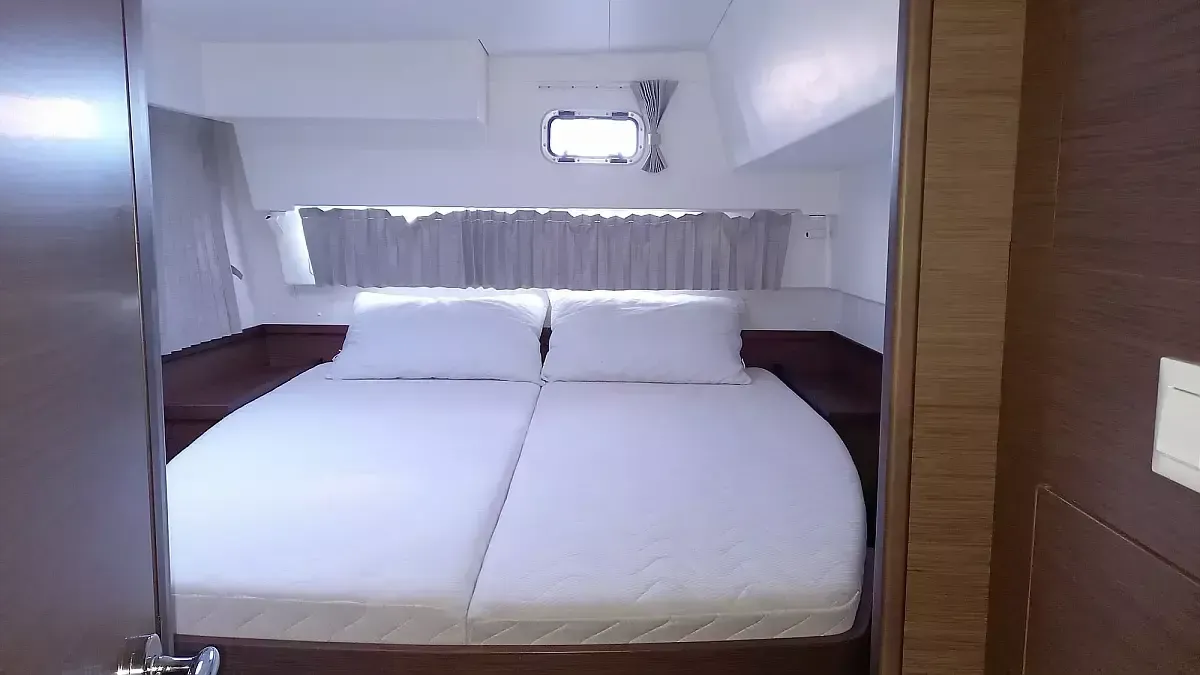 Explore Nettuno on a 12.94m Rental Catamaran