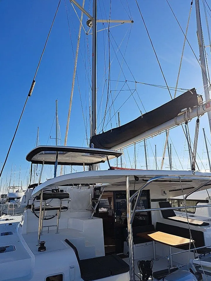 12.94m Sukosan Catamaran Lagoon 42 Hire