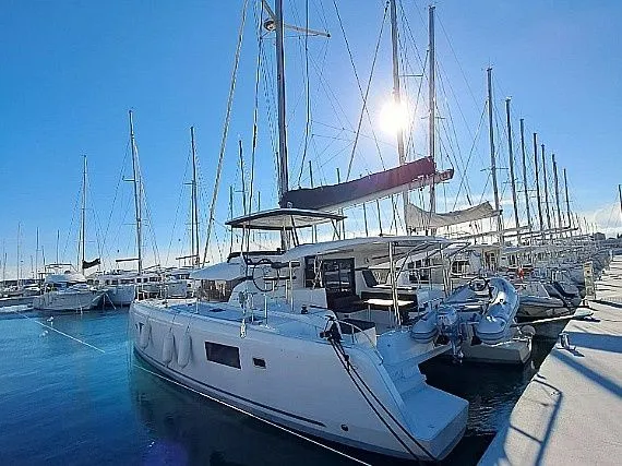 12.94m Sukosan Catamaran Lagoon 42 Hire