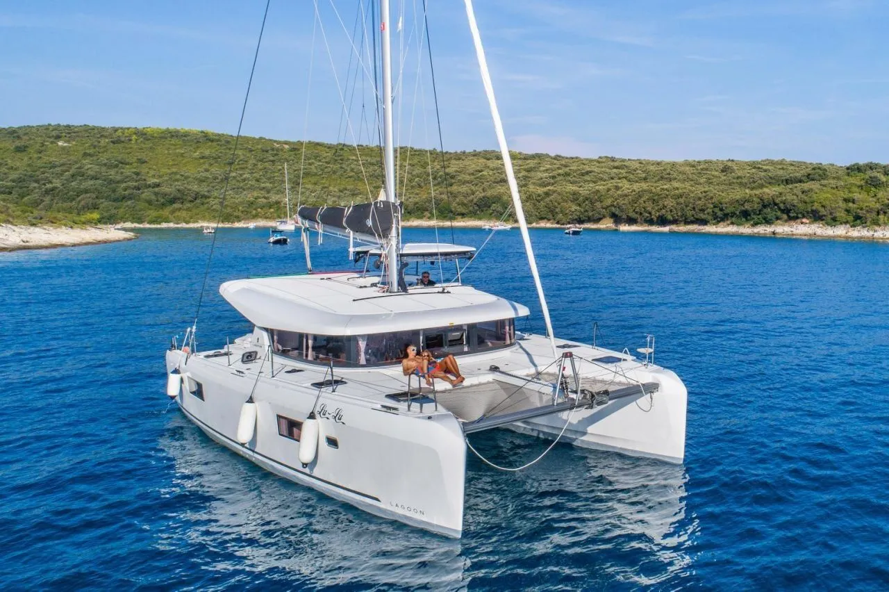 Charter a 12.8m Boat in Pula