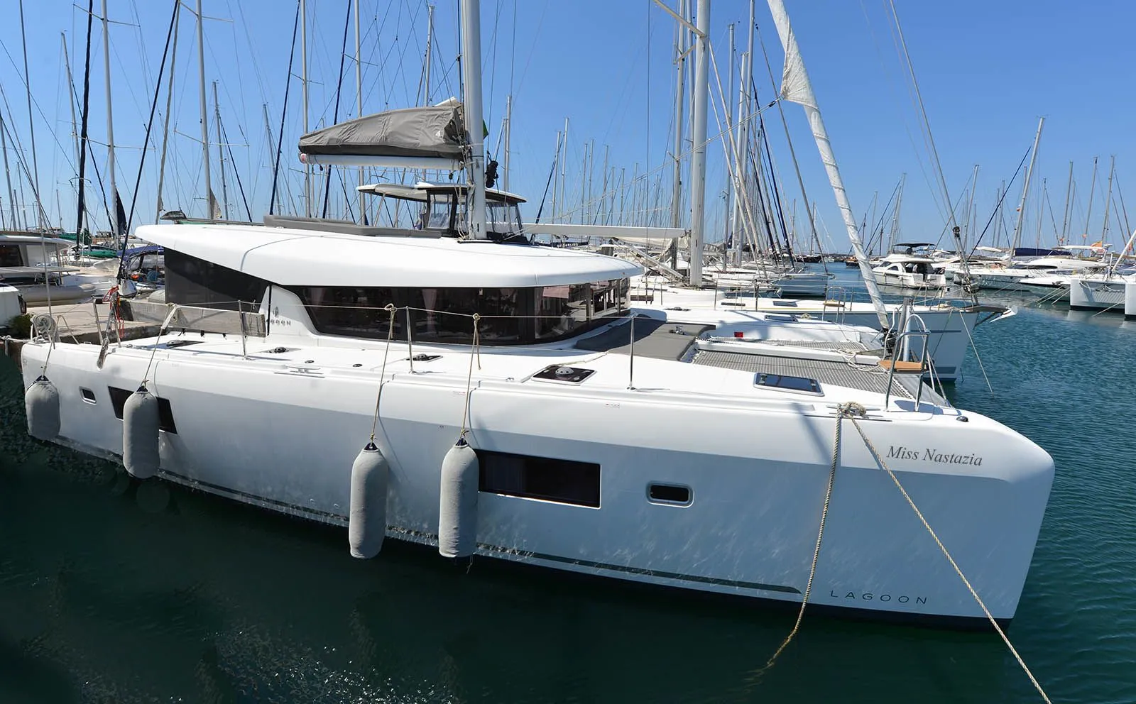 Rent a 12.76m Boat in Salamina